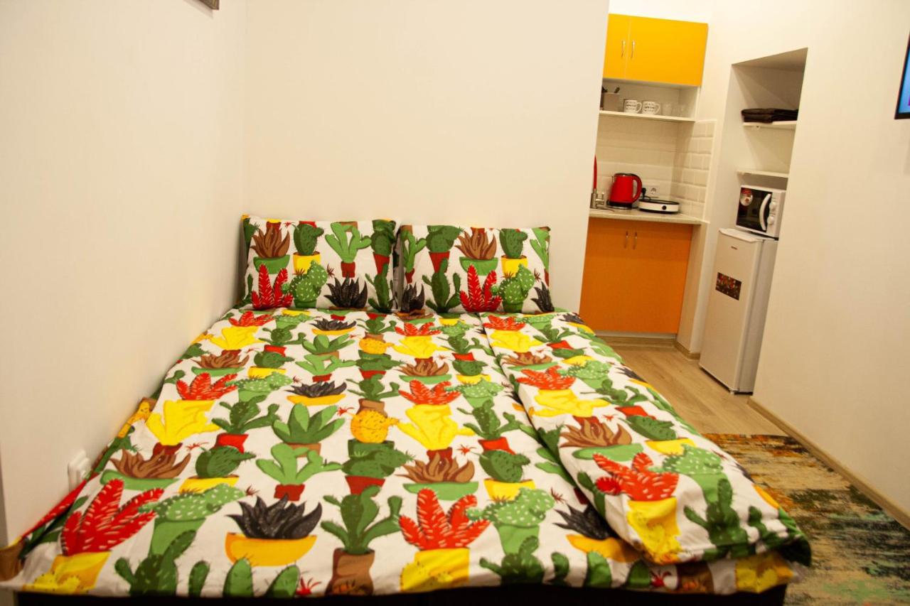 Світло Цілодобово Apartments In The City Center Lvov Exteriér fotografie