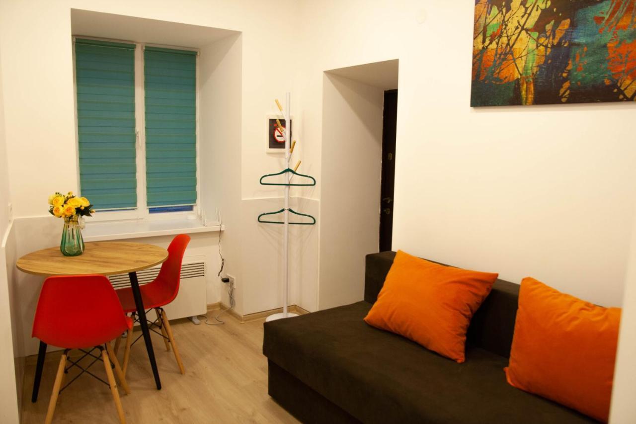 Світло Цілодобово Apartments In The City Center Lvov Exteriér fotografie