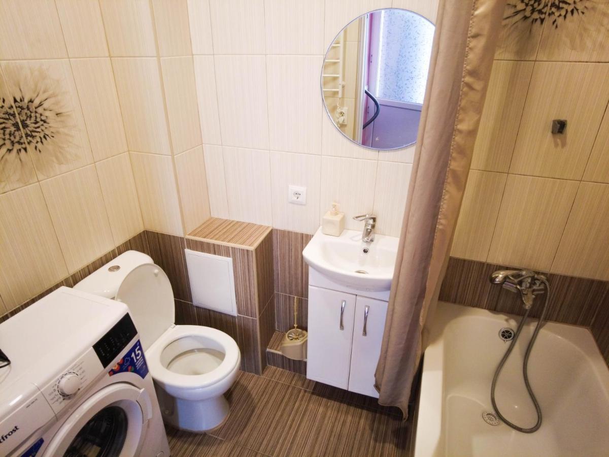Світло Цілодобово Apartments In The City Center Lvov Exteriér fotografie