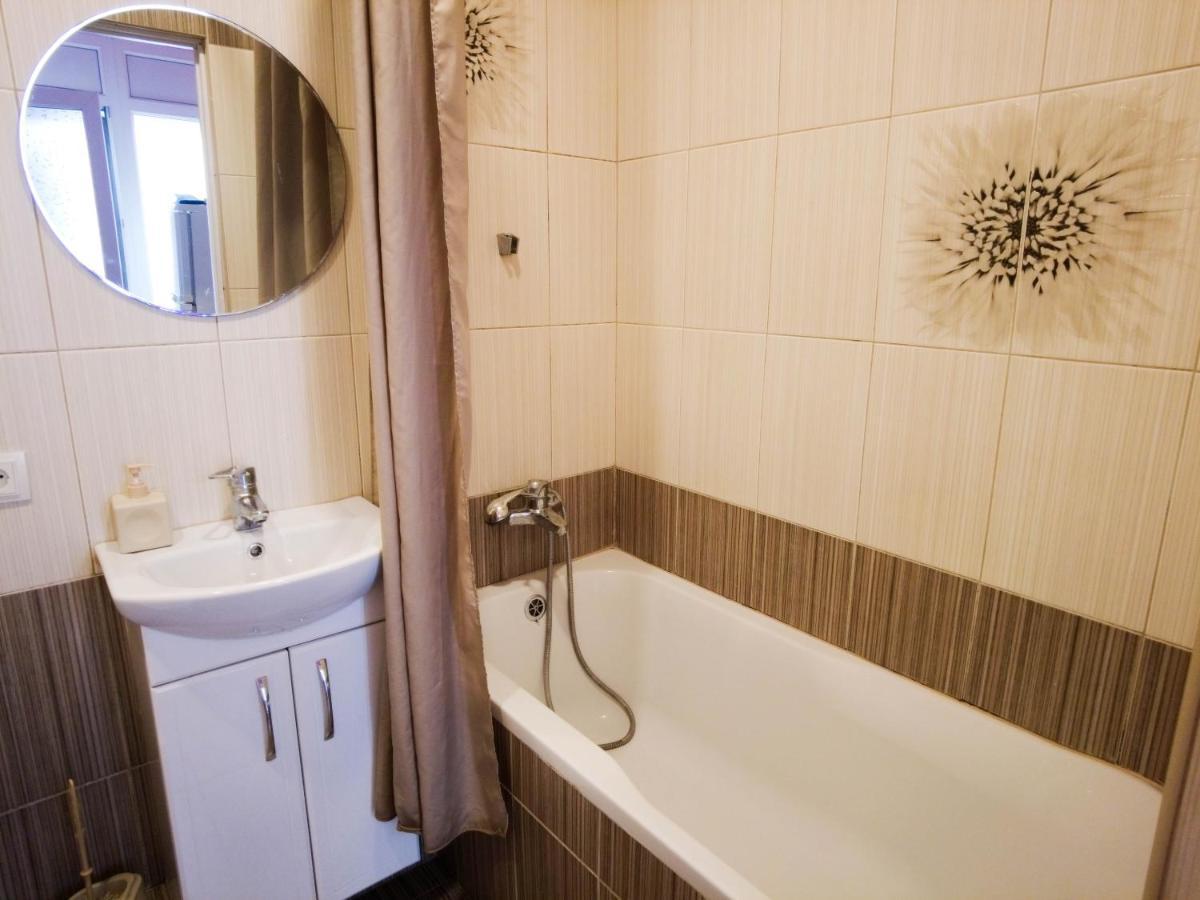 Світло Цілодобово Apartments In The City Center Lvov Exteriér fotografie